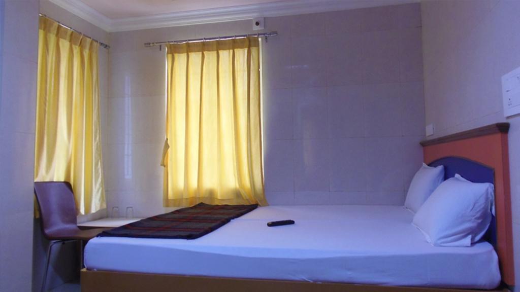 فيلا تيروباتيفي Kvr Deluxe Residency الغرفة الصورة