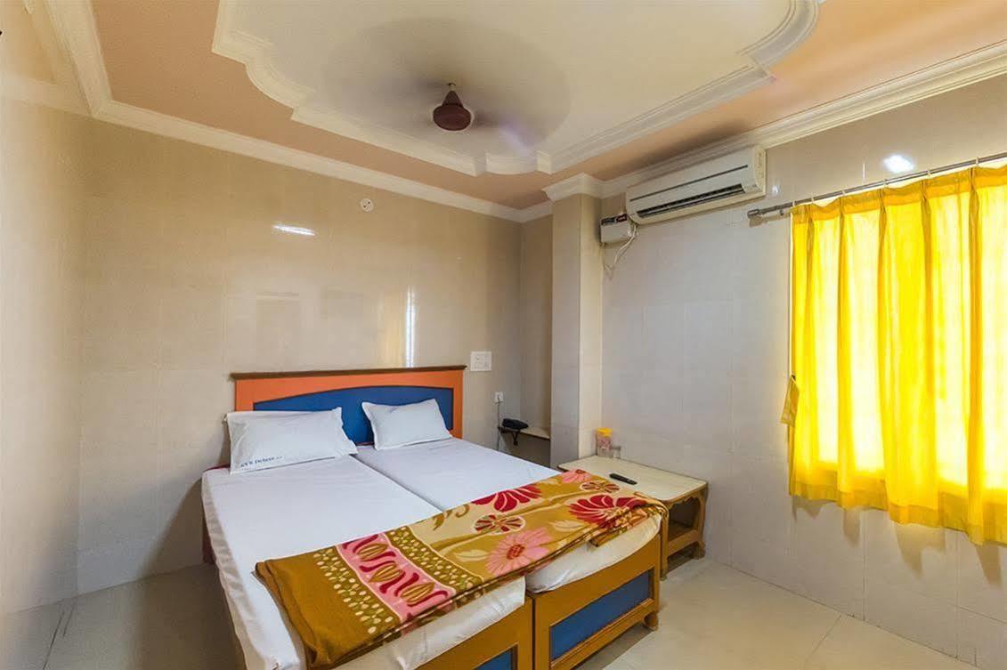 فيلا تيروباتيفي Kvr Deluxe Residency المظهر الخارجي الصورة